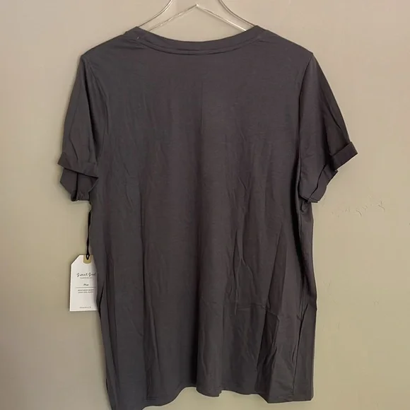 Gray scoopneck “proud mom“ embroidered T-shirt s 1X - Picture 3 of 3